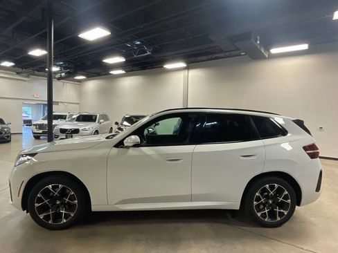 Used 2025 BMW X3 xDrive30i AWD/4WD image 3