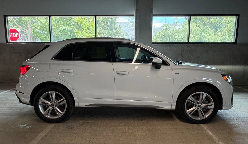 Used 2022 Audi Q3 2.0T Premium Plus w/ Premium Plus Package AWD/4WD image 9