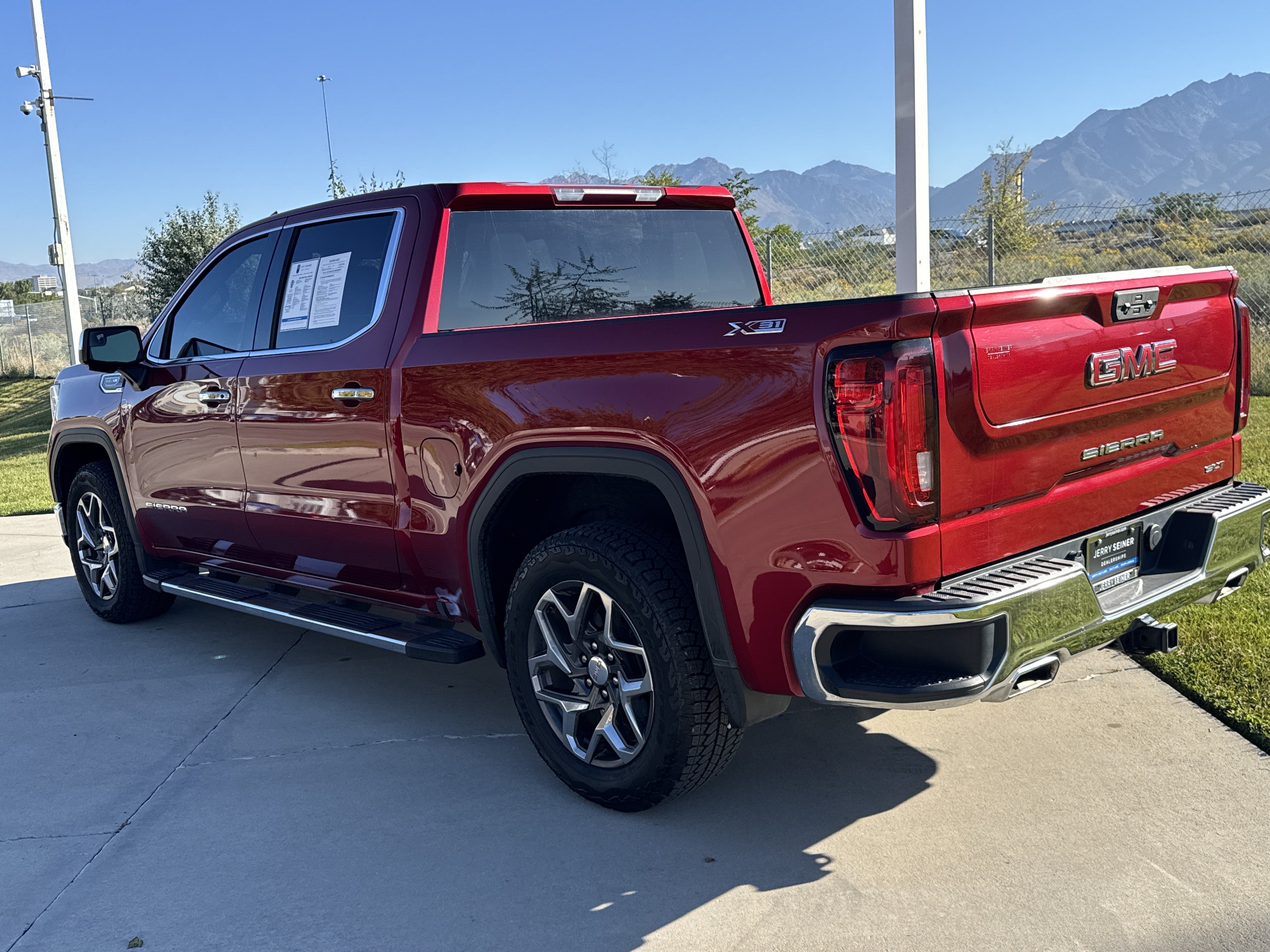 Used 2022 GMC Sierra 1500 SLT w/ SLT Convenience Package AWD/4WD image 3