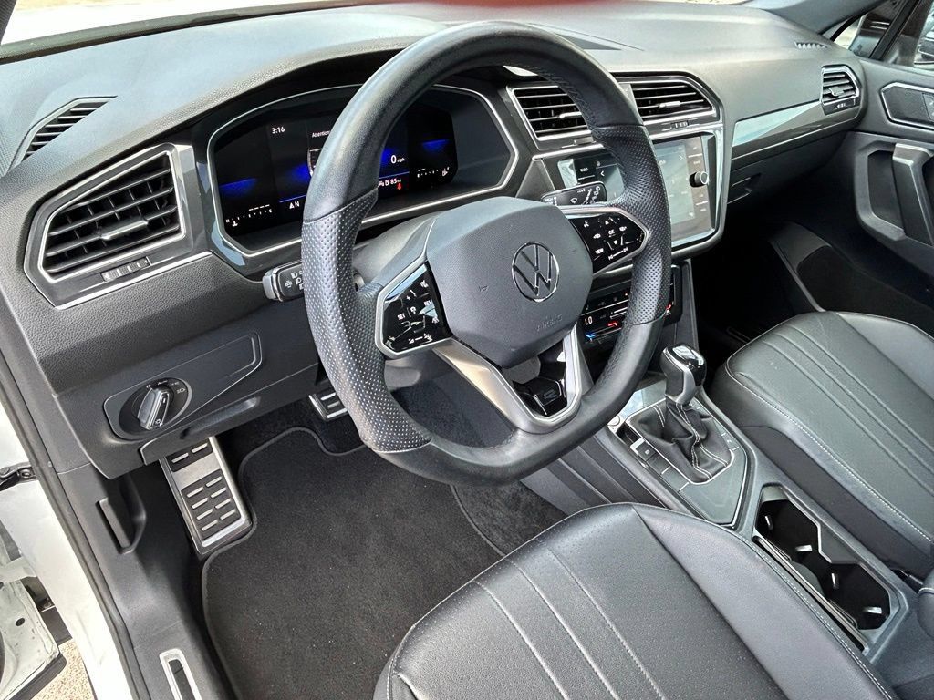 Certified 2023 Volkswagen Tiguan SE R-Line FWD image 17