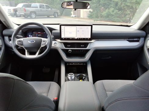 Used 2025 Ford Explorer Active RWD image 20