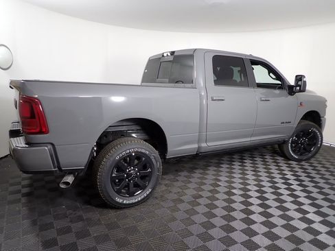 New 2026 RAM 2500 Laramie AWD/4WD image 18