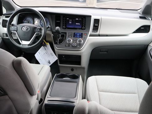 Used 2020 Toyota Sienna LE image 14