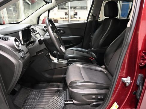 Used 2016 Chevrolet Trax LT w/ LT Convenience Package image 9