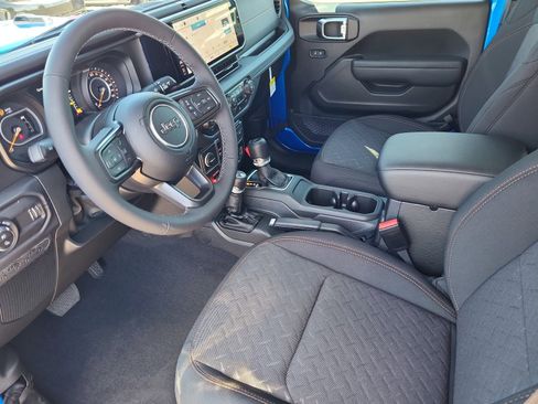 New 2025 Jeep Gladiator Mojave w/ Convenience Group image 22