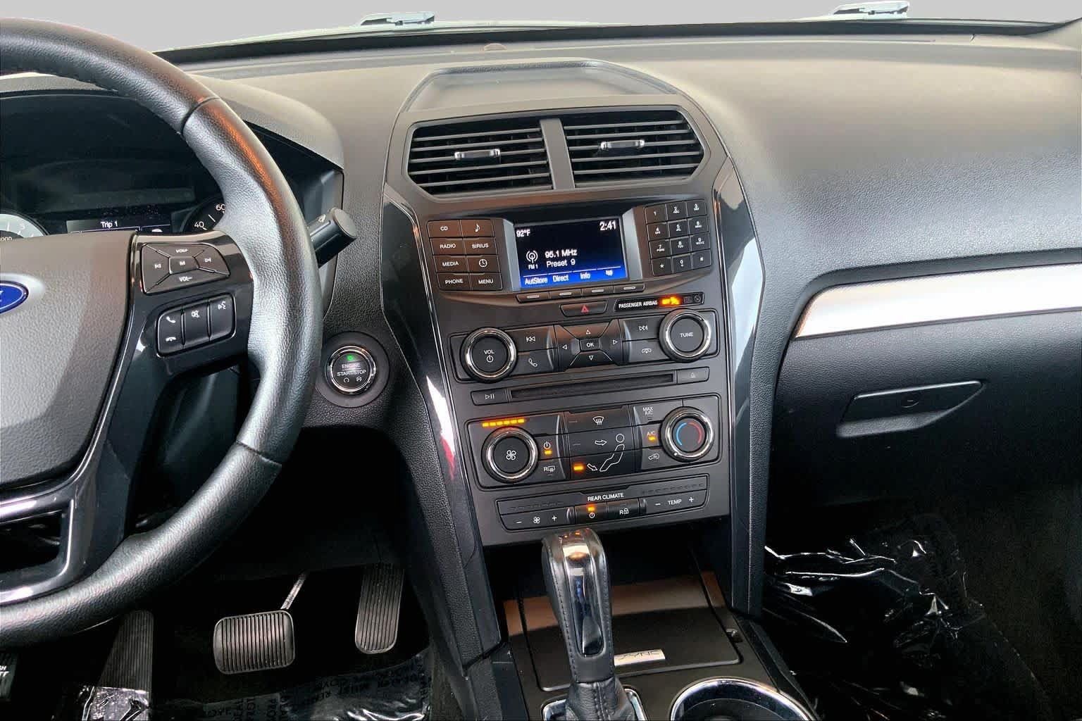 Used 2017 Ford Explorer XLT FWD image 6