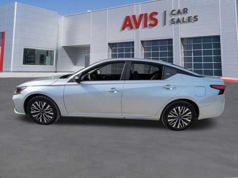 Used 2025 Nissan Altima 2.5 SV AWD/4WD image 10
