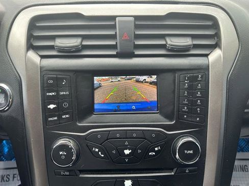 Used 2017 Ford Fusion SE image 22