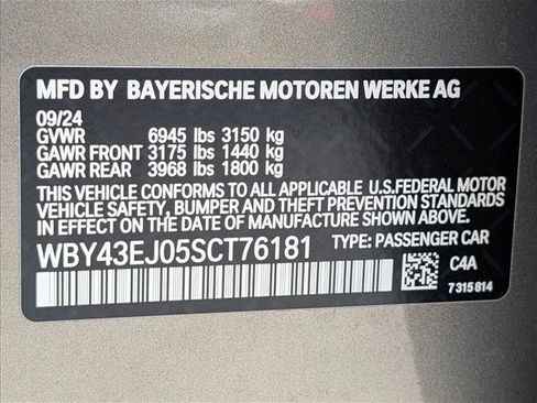 Used 2025 BMW i7 eDrive50 w/ Premium Package RWD image 27