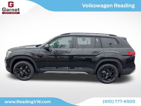New 2026 Volkswagen Atlas Peak Edition image 2