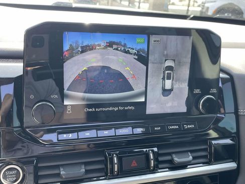 Used 2024 Nissan Pathfinder Platinum image 22