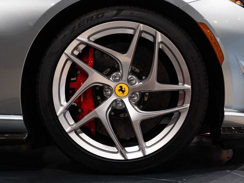 Used 2020 Ferrari 812 Superfast RWD image 15