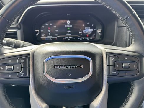 Used 2024 GMC Yukon XL Denali image 30