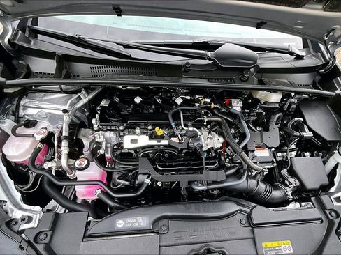 Used 2024 Toyota Prius LE image 9