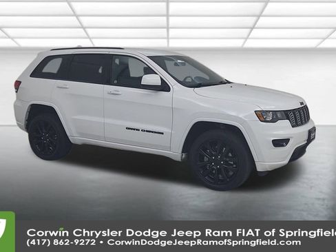 Used 2021 Jeep Grand Cherokee Laredo X image 2