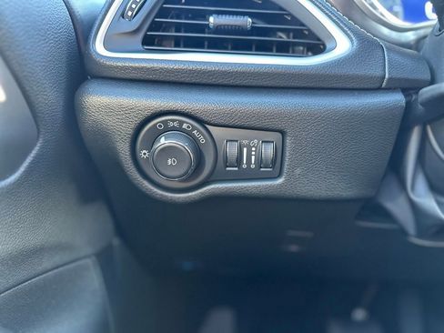 New 2026 Chrysler Pacifica Select image 24