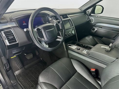 Used 2020 Land Rover Discovery Landmark image 30