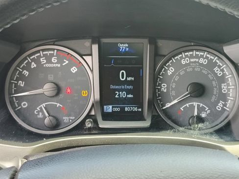 Used 2021 Toyota Tacoma TRD Off-Road w/ Technology Package AWD/4WD image 30