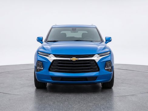 Used 2025 Chevrolet Blazer LT FWD image 2