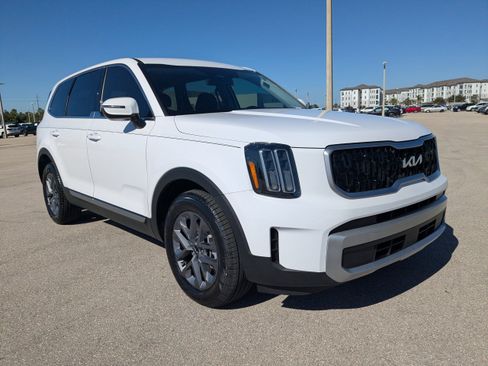 Certified 2024 Kia Telluride LX image 33