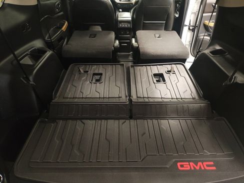 Used 2019 GMC Acadia Denali image 15