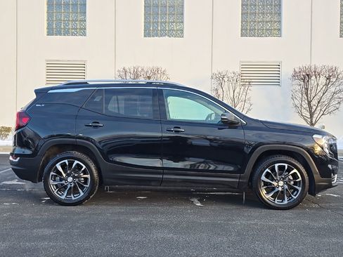 Used 2022 GMC Terrain SLT w/ Infotainment Package II image 9