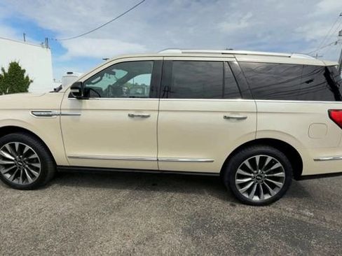 Used 2018 Lincoln Navigator Select AWD/4WD image 5