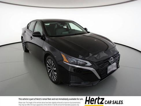 Used 2025 Nissan Altima 2.5 SV image 1