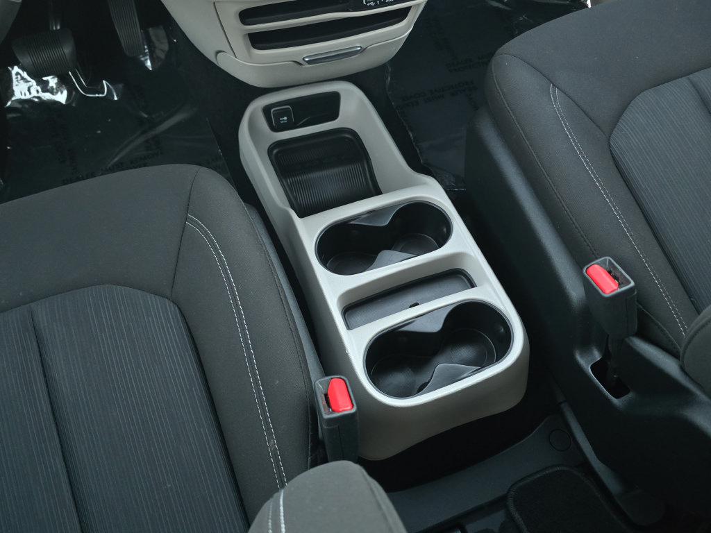 Used 2023 Chrysler Voyager LX FWD image 18