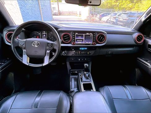 Used 2022 Toyota Tacoma TRD Off-Road image 15