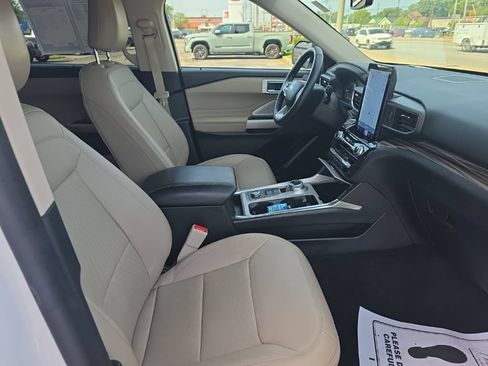 Used 2023 Ford Explorer Limited w/ Limited Technology Package AWD/4WD image 10