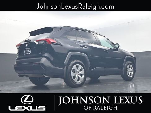 Used 2021 Toyota RAV4 LE image 19