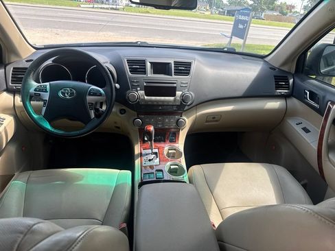 Used 2012 Toyota Highlander Limited FWD image 11