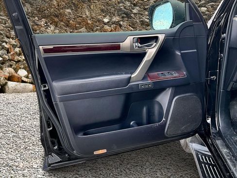 Used 2016 Lexus GX 460 w/ Premium Package image 21