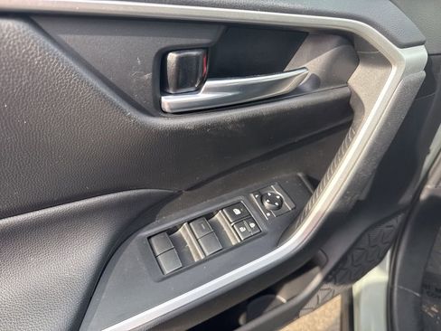 Used 2020 Toyota RAV4 XLE image 18