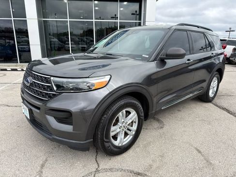 Used 2020 Ford Explorer XLT RWD image 3