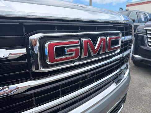 Used 2025 GMC Yukon Elevation RWD image 9
