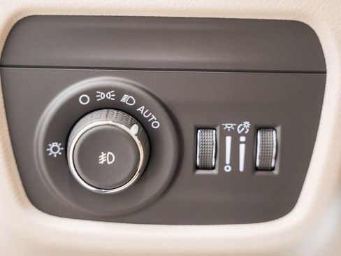 New 2025 Jeep Grand Cherokee L Limited w/ Luxury Tech Group II image 40