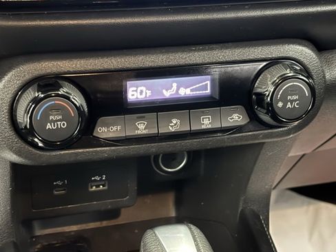 Used 2022 Nissan Kicks SR image 25