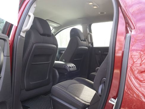 Used 2016 GMC Acadia SLE image 42