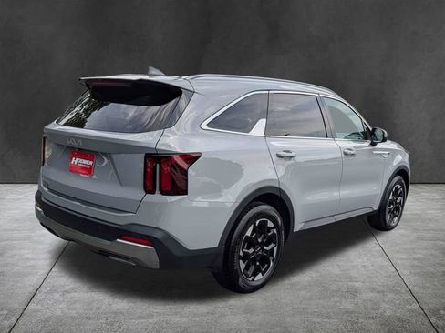Used 2024 Kia Sorento S w/ Panoramic Sunroof Package FWD image 5