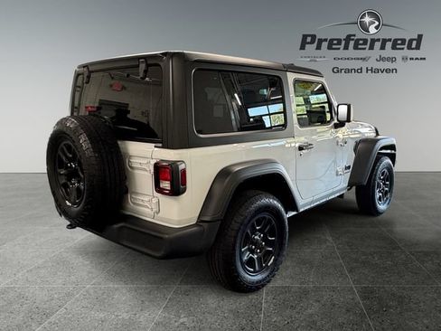 Used 2025 Jeep Wrangler Sport AWD/4WD image 19