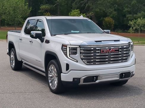 Used 2024 GMC Sierra 1500 Denali w/ Denali Reserve Package AWD/4WD image 1