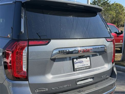 Used 2021 GMC Yukon XL SLT w/ SLT Premium Package image 11