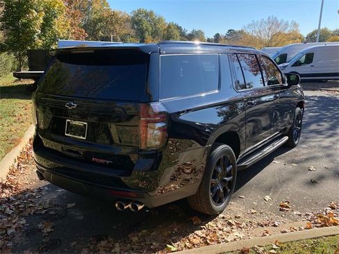 Used 2023 Chevrolet Suburban RST w/ Sport Performance Package image 32