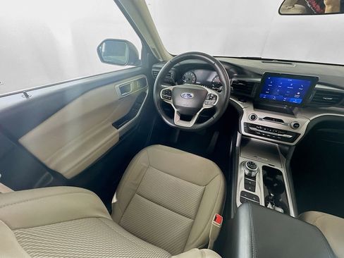 Used 2023 Ford Explorer XLT image 9