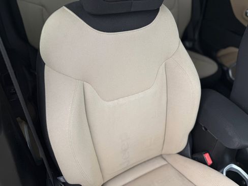 Used 2015 Jeep Renegade Latitude w/ Popular Equipment Group image 46