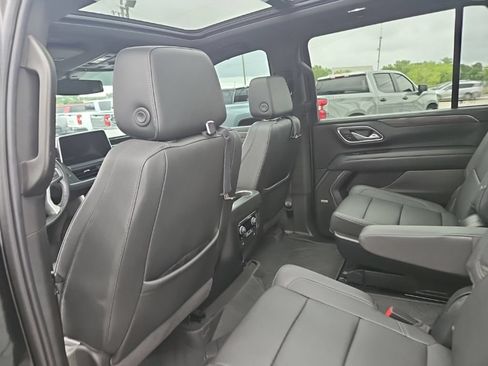 Used 2022 Chevrolet Suburban LT w/ LT Signature Package AWD/4WD image 20