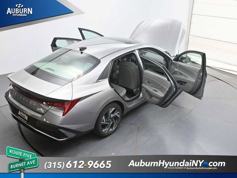 Used 2024 Hyundai Elantra SEL w/ Convenience Package FWD image 37