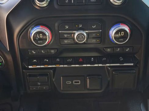 Used 2019 GMC Sierra 1500 SLT w/ SLT Premium Plus Package AWD/4WD image 19